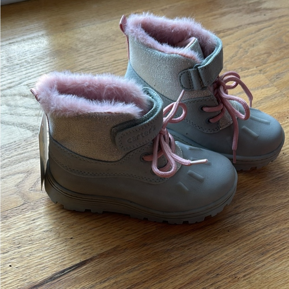 NWT Toddler girl size 10 Carters snow boots
